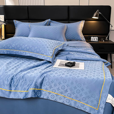 Comfortable and Breathable 200TC Satin Jacquard Quilt Set for Cool Summer Nights