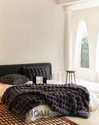 Autumn Winter Checkered 100% Polyester Warm Fabric Throw Blanket for All-Season Customized