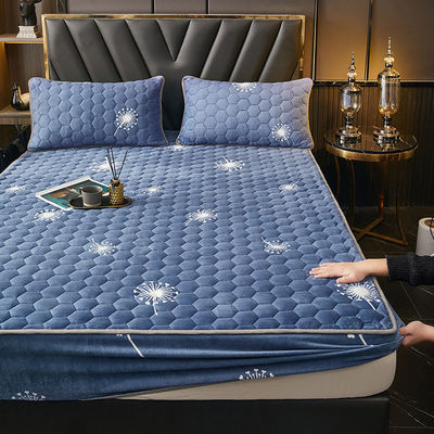 Hot Luxury Bedding Set 3 pcs Milk Velvet Bed Spread Coverlet with Customized Color