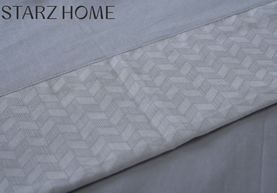 100% Cotton Colored Embroidery Hotel Bedding Set with Air-permeable Construction