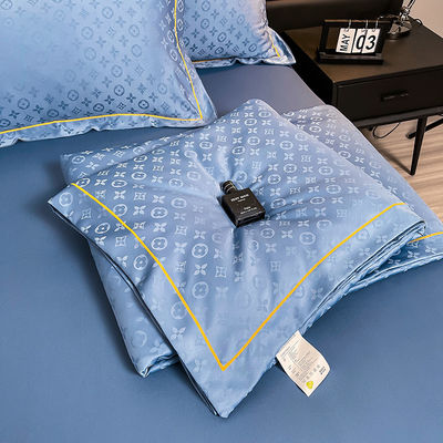 Comfortable and Breathable 200TC Satin Jacquard Quilt Set for Cool Summer Nights