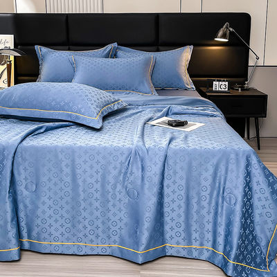 Comfortable and Breathable 200TC Satin Jacquard Quilt Set for Cool Summer Nights