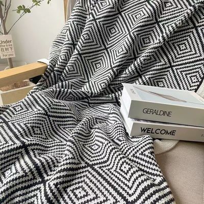 2024 Black and White Light Luxury Anti Dust Mite Nap Blanket for Soft Furnishing