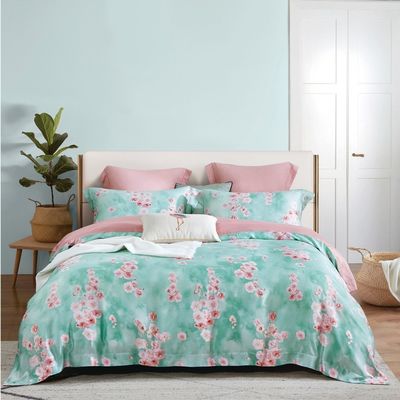 Customized Color 4 Pcs Luxury Polyester Flat Fabric Soft Hotel Design Bedding Set for King Bed
