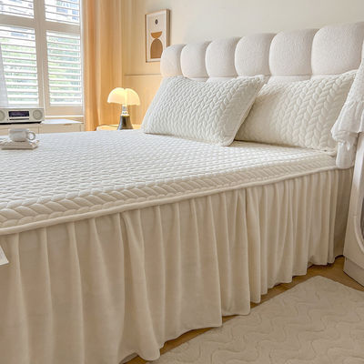 Single Bed Coral Velvet Bedspread with Lace Padding Anti-Static Cotton Flannel Bed Skirt