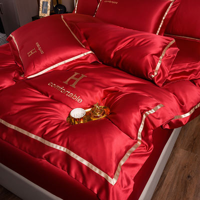 Luxury Embroidered Washing Silk Bedding Set with Polyester Material and Customized Logo