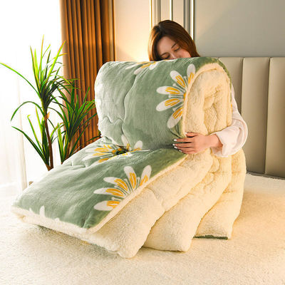 Polyester Filling Winter Quilt Thickened Warm Lamb Fleece Quilt for Soft and Cozy Sleep