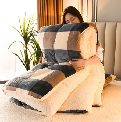 Polyester Filling Winter Quilt Thickened Warm Lamb Fleece Quilt for Soft and Cozy Sleep