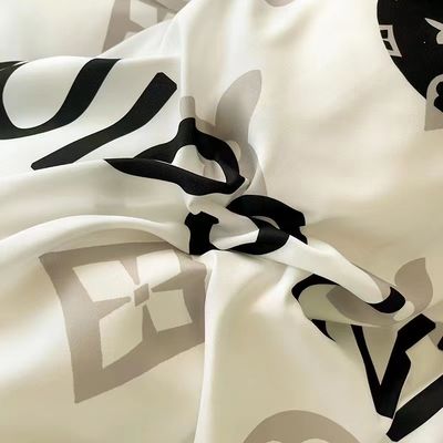 White Bear 100% Polyester Fibre Bedding Set Luxury Violent Bear Designer Duvet Cover