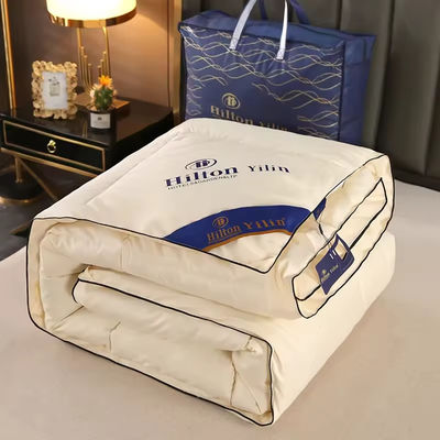 Home 100% Polyester Thickened Warm 5 Star Hilton Hotel Textile Filling Quilt Duvet Bedding