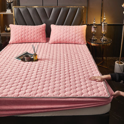 Hot Luxury Bedding Set 3 pcs Milk Velvet Bed Spread Coverlet with Customized Color