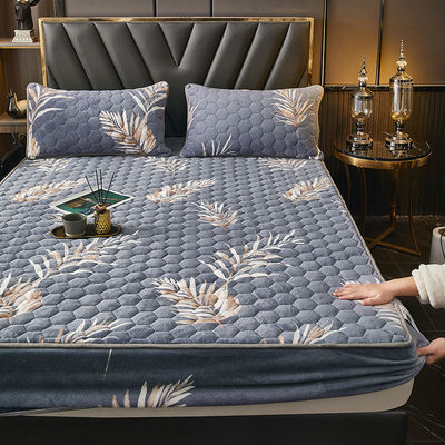 Hot Luxury Bedding Set 3 pcs Milk Velvet Bed Spread Coverlet with Customized Color
