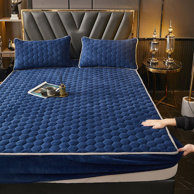 Hot Luxury Bedding Set 3 pcs Milk Velvet Bed Spread Coverlet with Customized Color