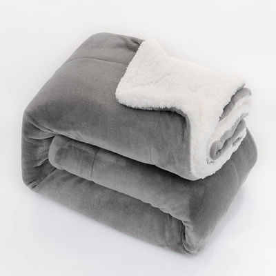 Soft Knitted 130*110cm Reversible Polyester Blanket Microplush Custom Color Plush Throw