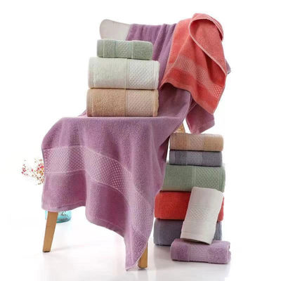 Customizable Luxury Dark Plaid Bath Towel 70*140cm Simple and Fashionable Design
