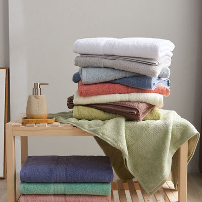 Customizable Luxury Dark Plaid Bath Towel 70*140cm Simple and Fashionable Design