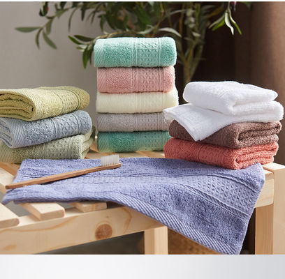 Customizable Luxury Dark Plaid Bath Towel 70*140cm Simple and Fashionable Design