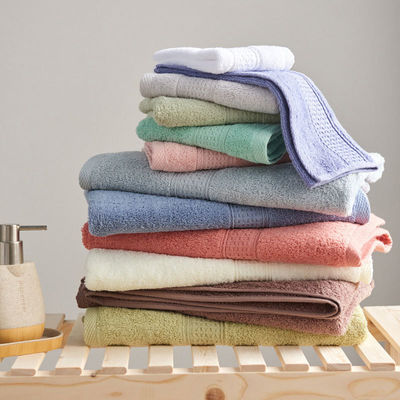 Customizable Luxury Dark Plaid Bath Towel 70*140cm Simple and Fashionable Design