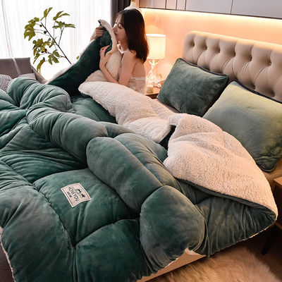 Customised Size Bedding Set with Thickened Warm Lamb Fleece Quilt and Customized Logo