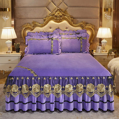 Luxury Embroidery Label Comfortable Wedding Quilt Bedding Set with Cotton Filling