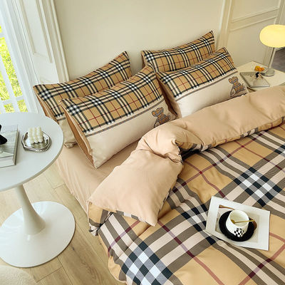 Luxury Lattice Bear Fashion Design Duvet Cover Bed Sheets Set for Children and Adults