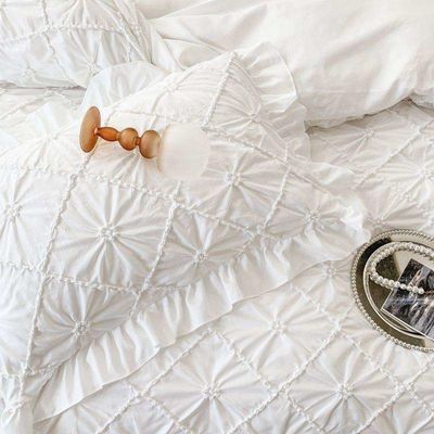 Air-permeable 7 Pieces Fluffy Duvet Quilt Bedding Set with Matching Curtains