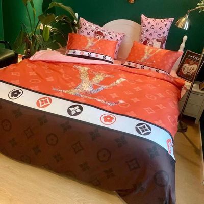 Diagonal Printing Luxury Violent Bear Bed Sheet Set Customized Designer Bedding Set