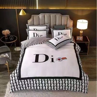 Diagonal Printing Luxury Violent Bear Bed Sheet Set Customized Designer Bedding Set