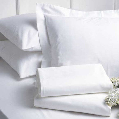 Air-Permeable King Size Hotel Bedding Set in White for a Luxurious Sleep Experience
