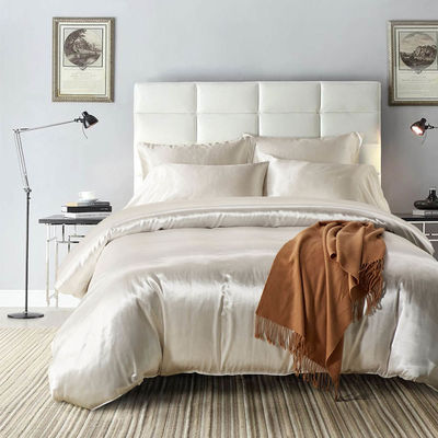 Custom Silk Bedding Set with 3 pcs King Size Bed Covers and 133 * 72 Fabric Density