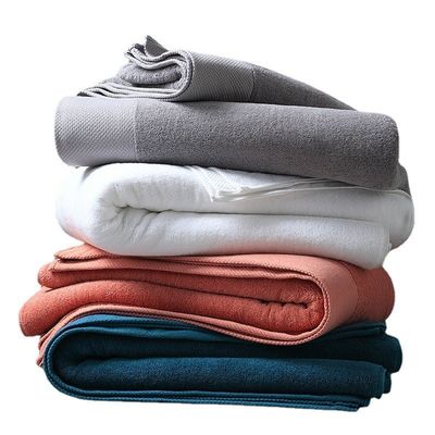Customized Polyester/Cotton Luxury Hotel Embroidery Bath Towel Set for Super Absorbency