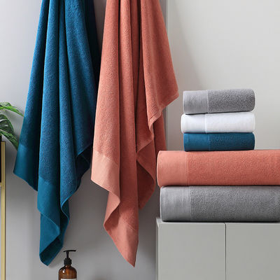 Customized Polyester/Cotton Luxury Hotel Embroidery Bath Towel Set for Super Absorbency