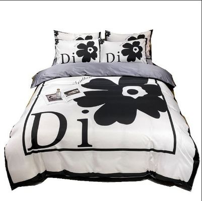 Home Textiles Customized Color Bedding Set with Fitted Sheet and Designer Duvet Cover