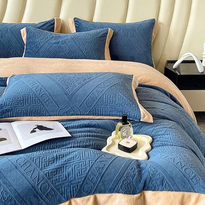 230g Carved Milk Velvet Winter Bedding Set Solid Pattern 4 Pcs for King Size Comforter