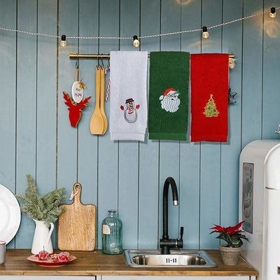 2023 Christmas Towel Gift Set Hypoallergenic Cotton Towels in Gift Box with Embroidery