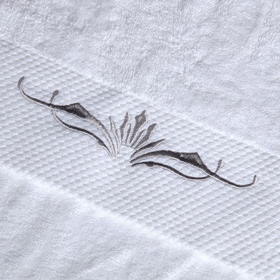 Customized Embroidery Logo White Towels Thick Bath Towel 100% Cotton for 5 Star Hotel Standard