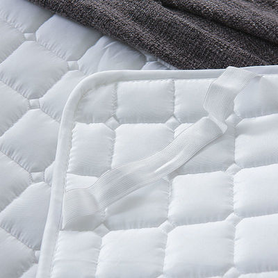 Non-Slip Mattress Protector for Hotel Simple and Fashionable Design Machine Washable